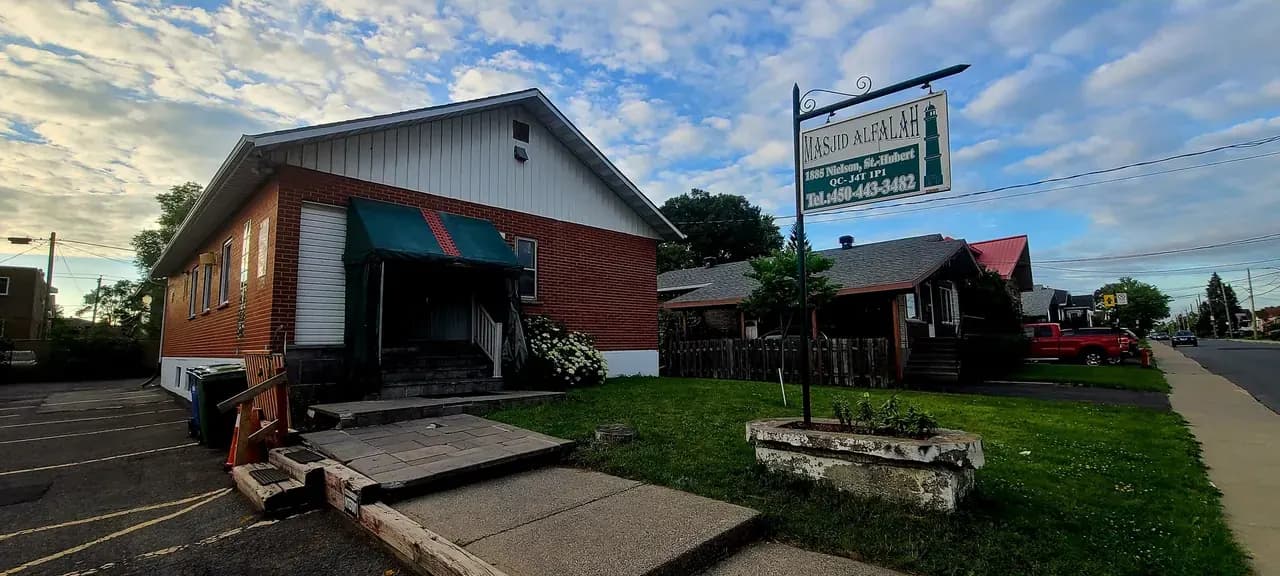 Alfalah Mosque in Saint-Hubert, Quebec