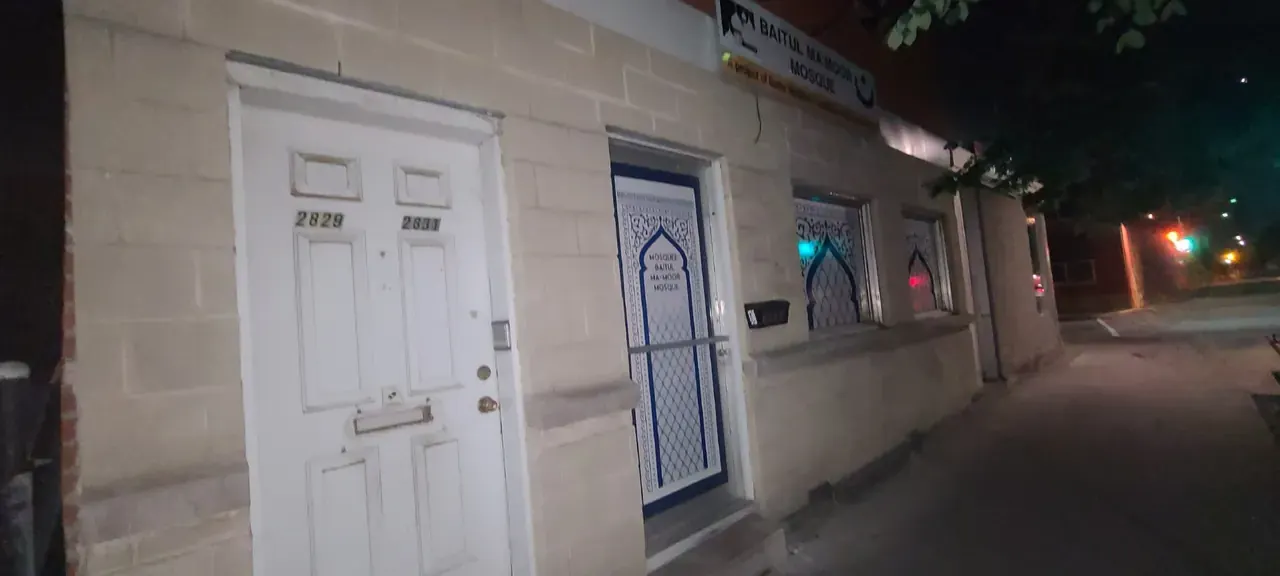 Baitul Ma-moor in Montreal, Quebec